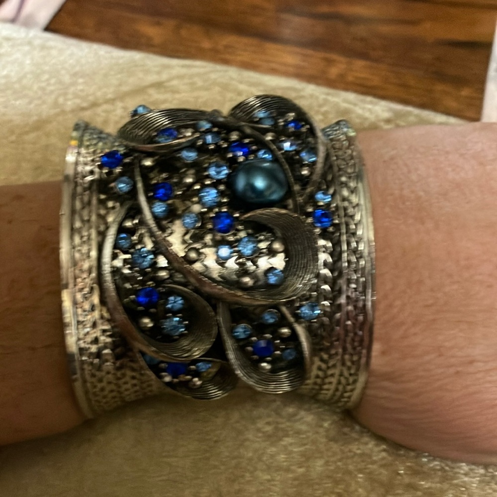 Bracelet silver with Blue pearl and rhinestones in art shape 0S